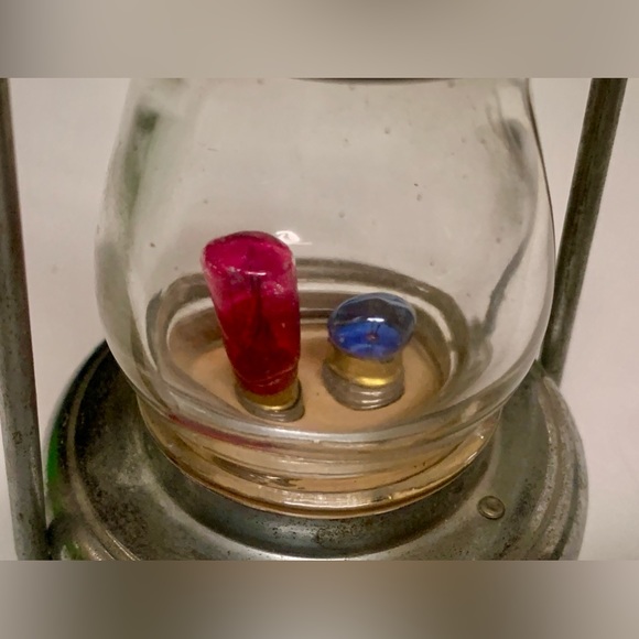 Mid Century Vintage Patented Metal Battery Operated Japanese Skater's Lamp - Picture 13 of 16